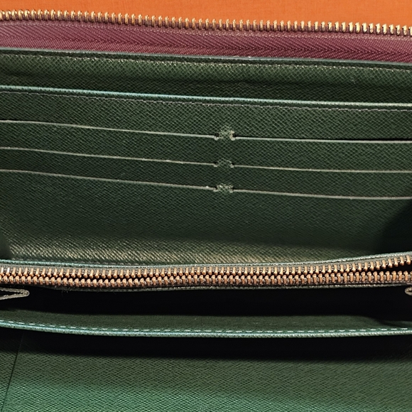 Louis Vuitton Limited Edition Monogram Porter Organizer/Wallet - Picture 12 of 16